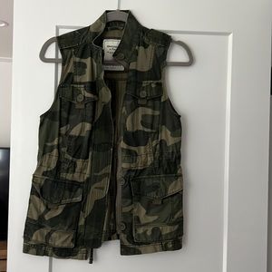 Abercrombie and Fitch Camo Utility Vest